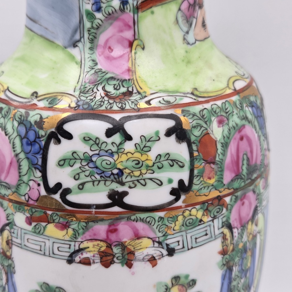Vintage Chinese Rose Medallion Famille Porcelain Vase Floral Court Gold Trim 10" - Picture 7 of 16